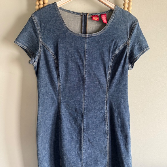 GAP Stretchy Vintage Jean Dress - Picture 2 of 4